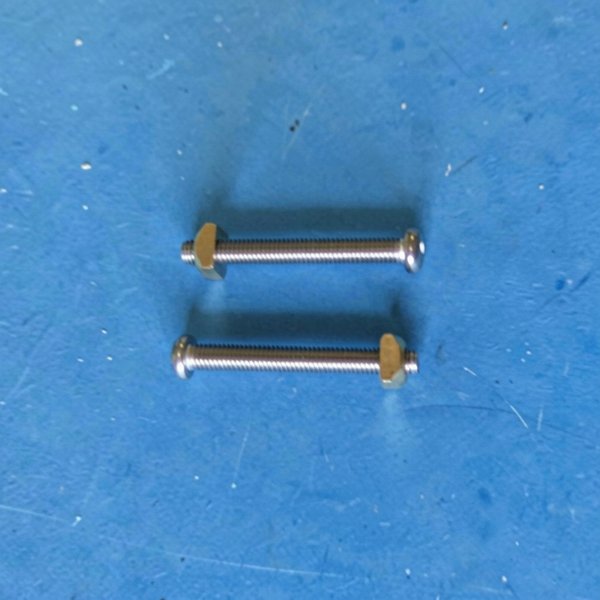Vis de bride de serrage M6x50 avec écrous (x2)