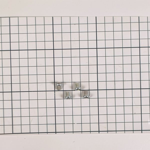 Vis M4x6 mm de fixation inférieure du capot