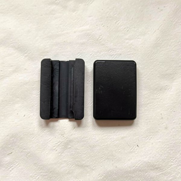 Clip capot à droite